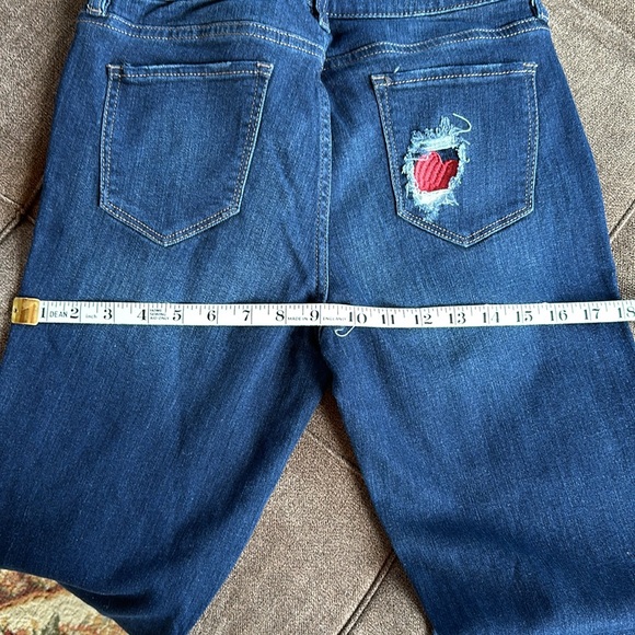New York & Company SoHo Curvy Boyfriend Jeans with Embroidered Heart Size 4 - Picture 7 of 9